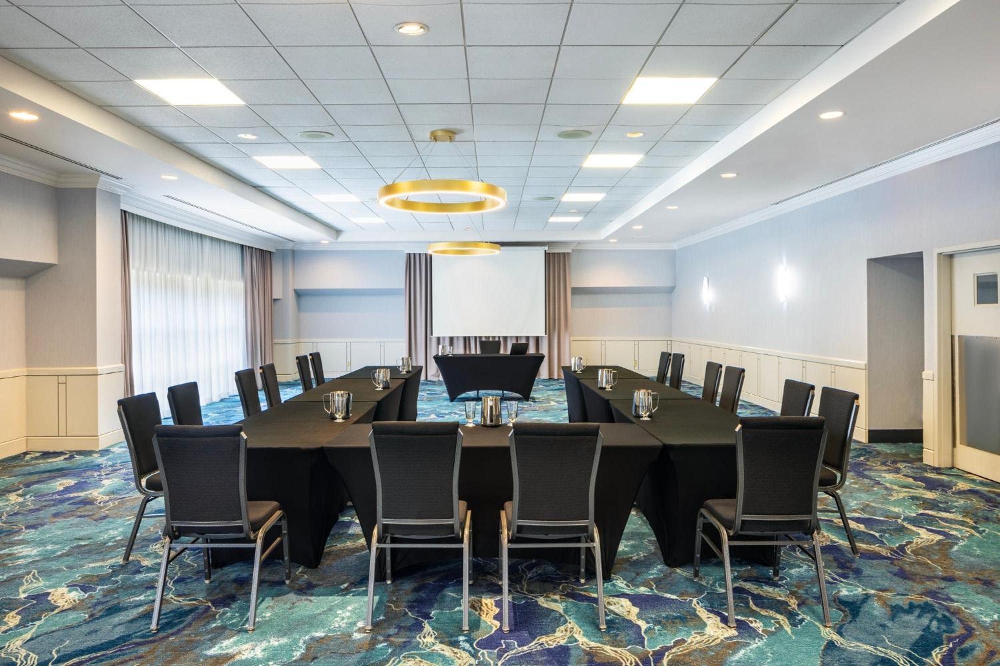 Hotel Montreal By Ihg Laval